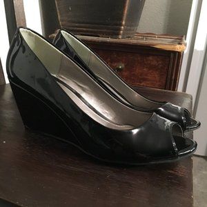 CL By Laundry Black Patent Leather Wedges Size 8.5